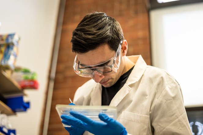 A Formlabs material scientist
